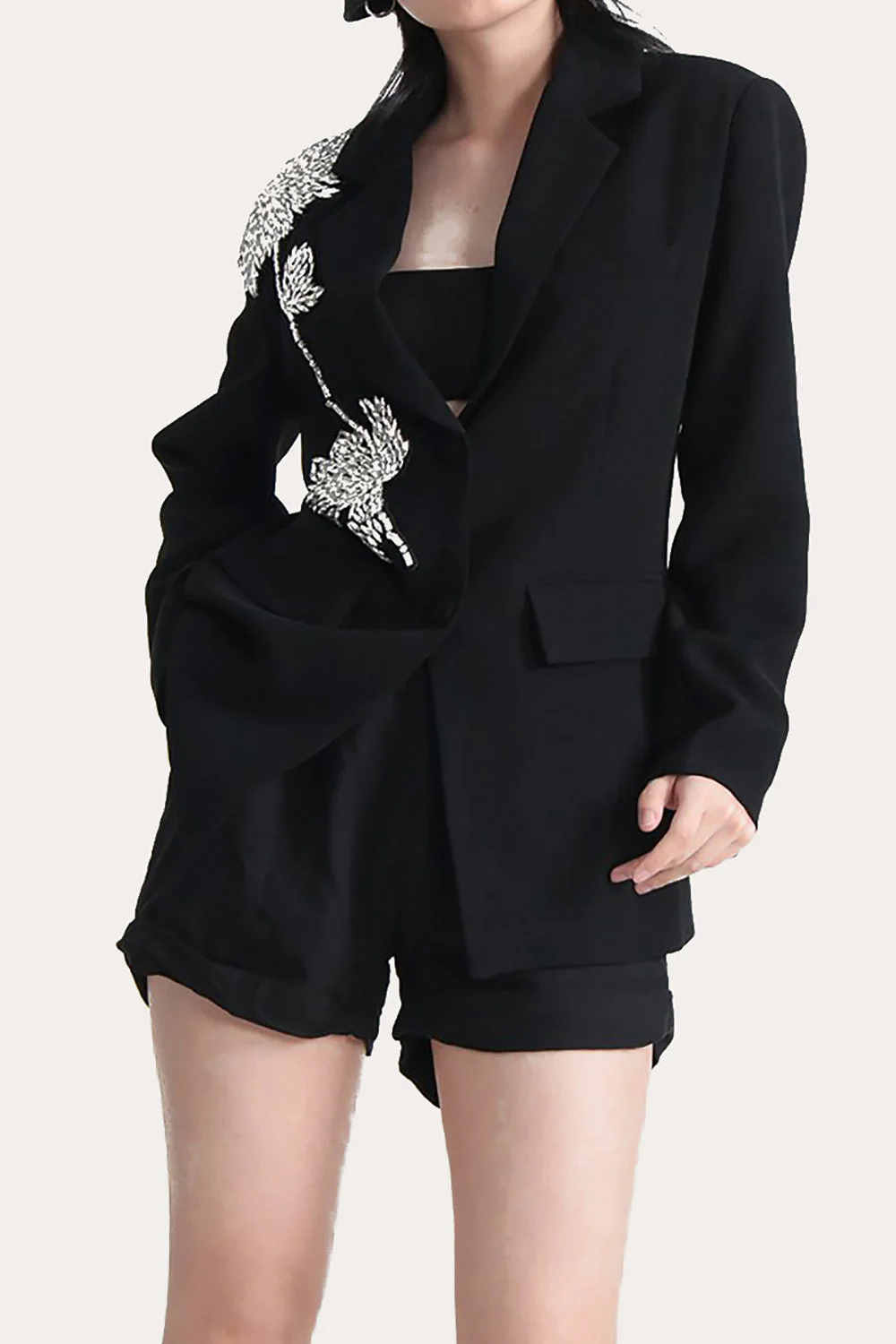 Blazer de Soirée de fin d'année pour femme avec revers cranté et perles noires scintillantes - Image 7