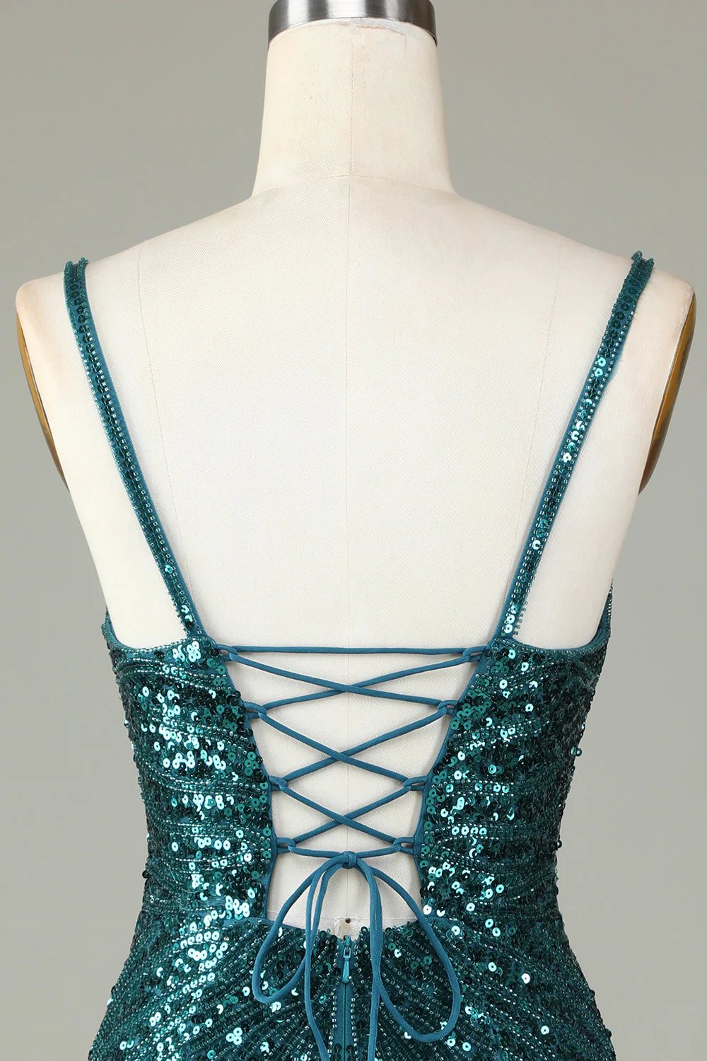 Robe de cocktail courte moulante à paillettes bleues et bretelles spaghetti scintillantes avec pompon - Image 12