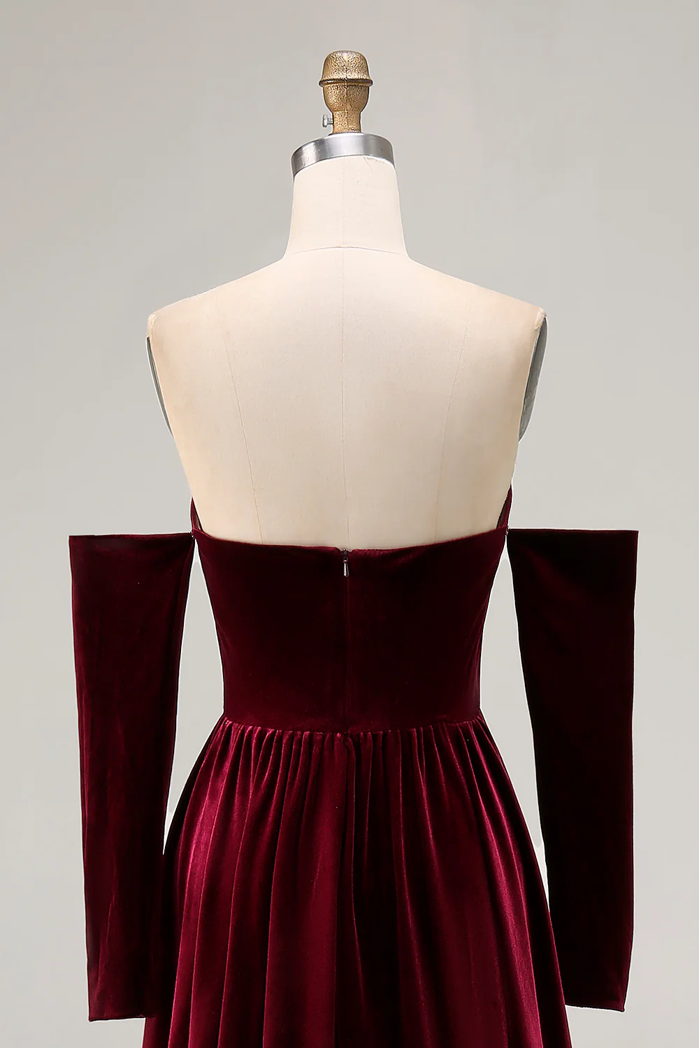 Robe de soirée longue en velours rouge foncé à décolleté en cœur - Image 9