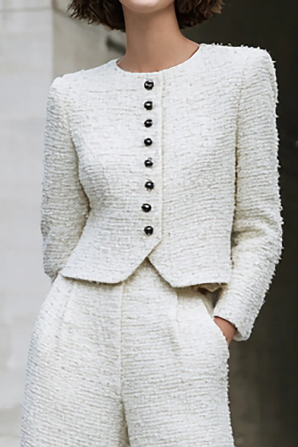 Costume femme 2 pièces en tweed ivoire à simple boutonnage - Image 3