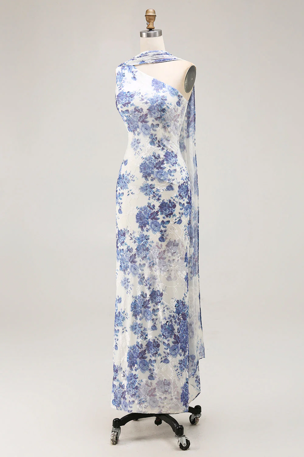 une épaule robe de demoiselle d’honneur gaine florale bleue avec châle - Image 3