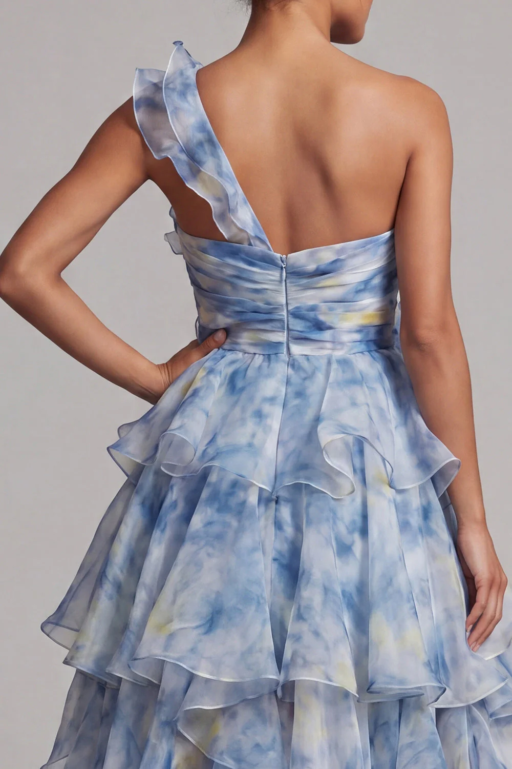 Une épaule robe de la mère de la mariée à volants bleu poussiéreux - Image 5