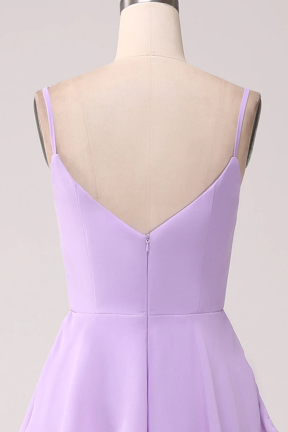 Une ligne bretelles spaghetti à plusieurs niveaux en mousseline de soie lilas robe de demoiselle d’honneur avec fente - Image 5