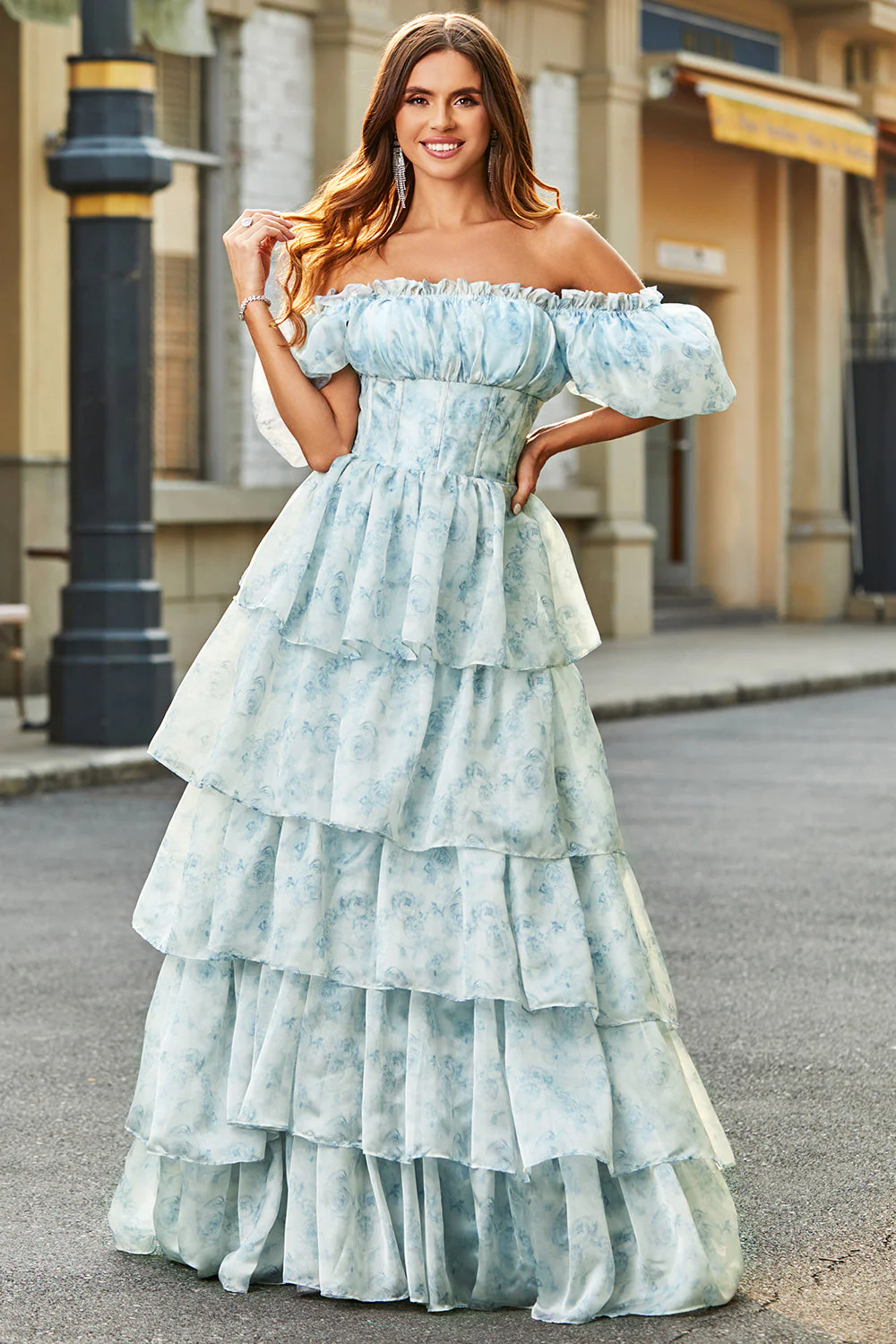 Une ligne col carré bleu clair à plusieurs niveaux floral longue robe de soirée avec volants - Image 5