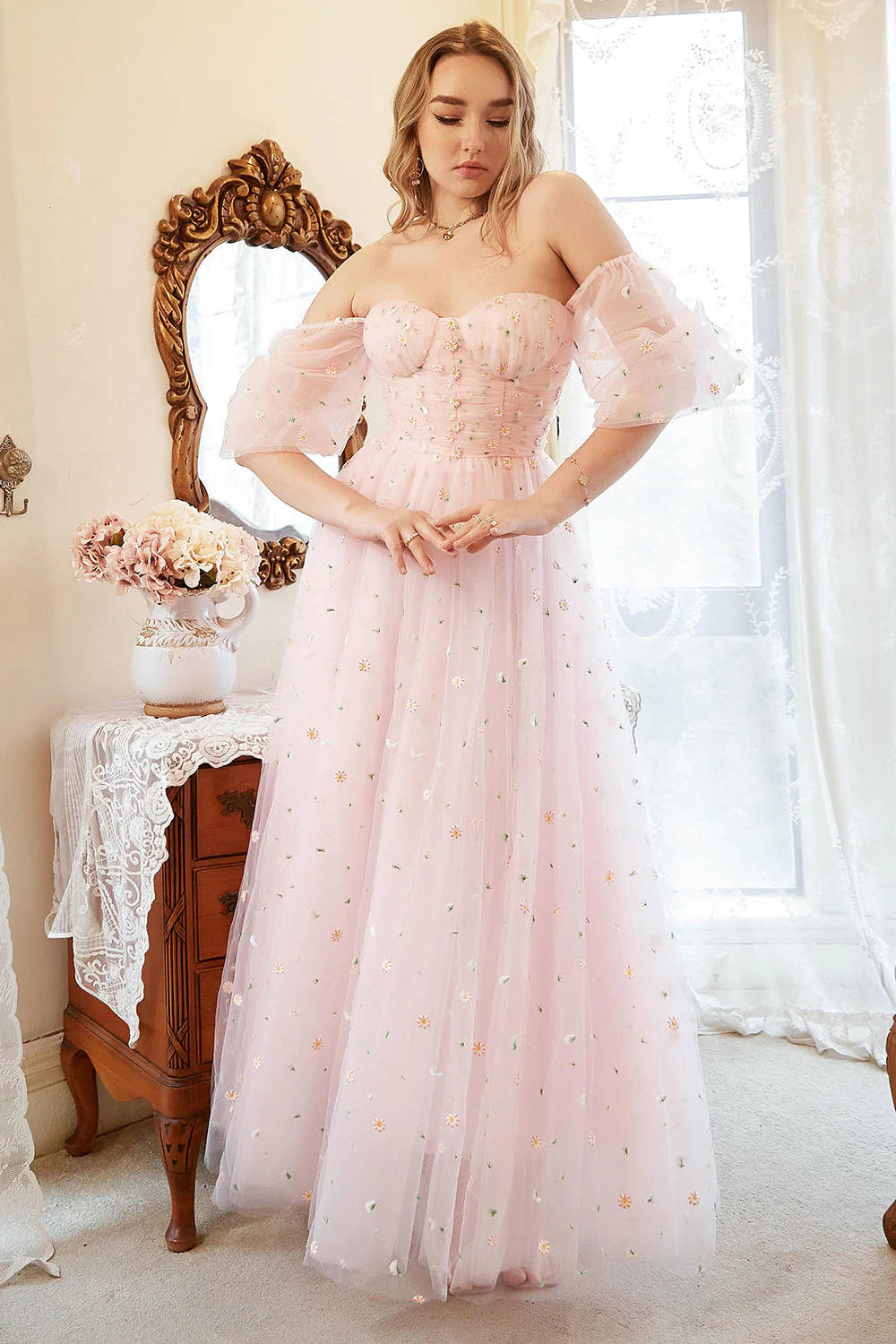 Une ligne de l’épaule Blush Plus Size Robe de bal avec broderie - Image 3