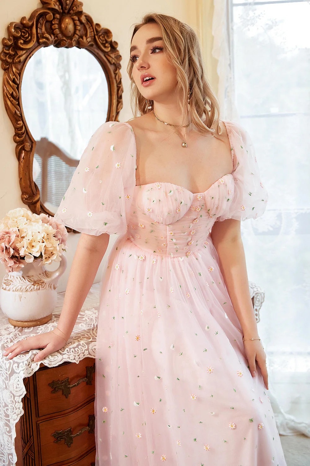 Une ligne de l’épaule Blush Plus Size Robe de bal avec broderie - Image 4