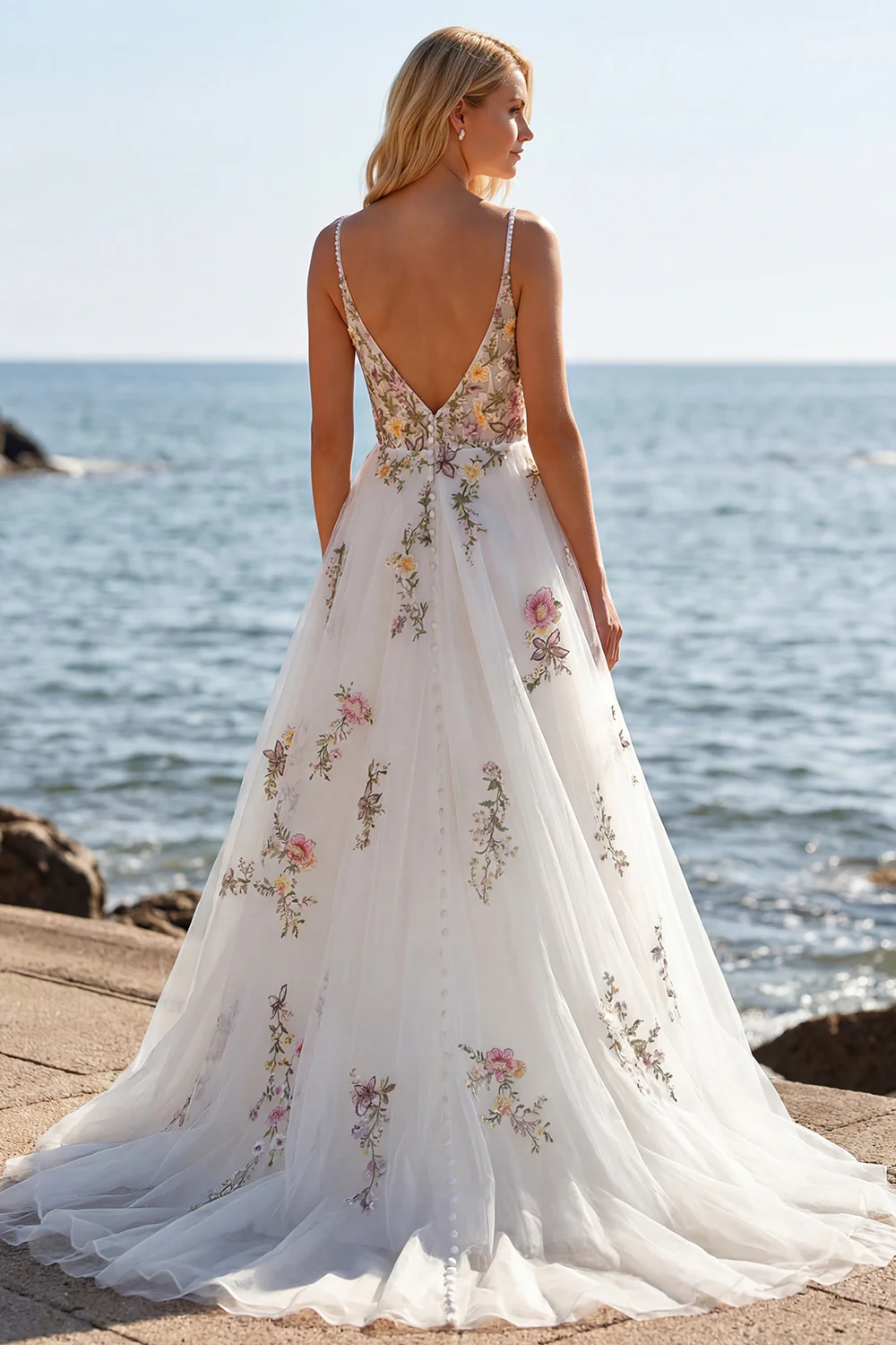 Robe de mariée boho en tulle blanc à bretelles spaghetti brodée et coupe ligne A - Image 2