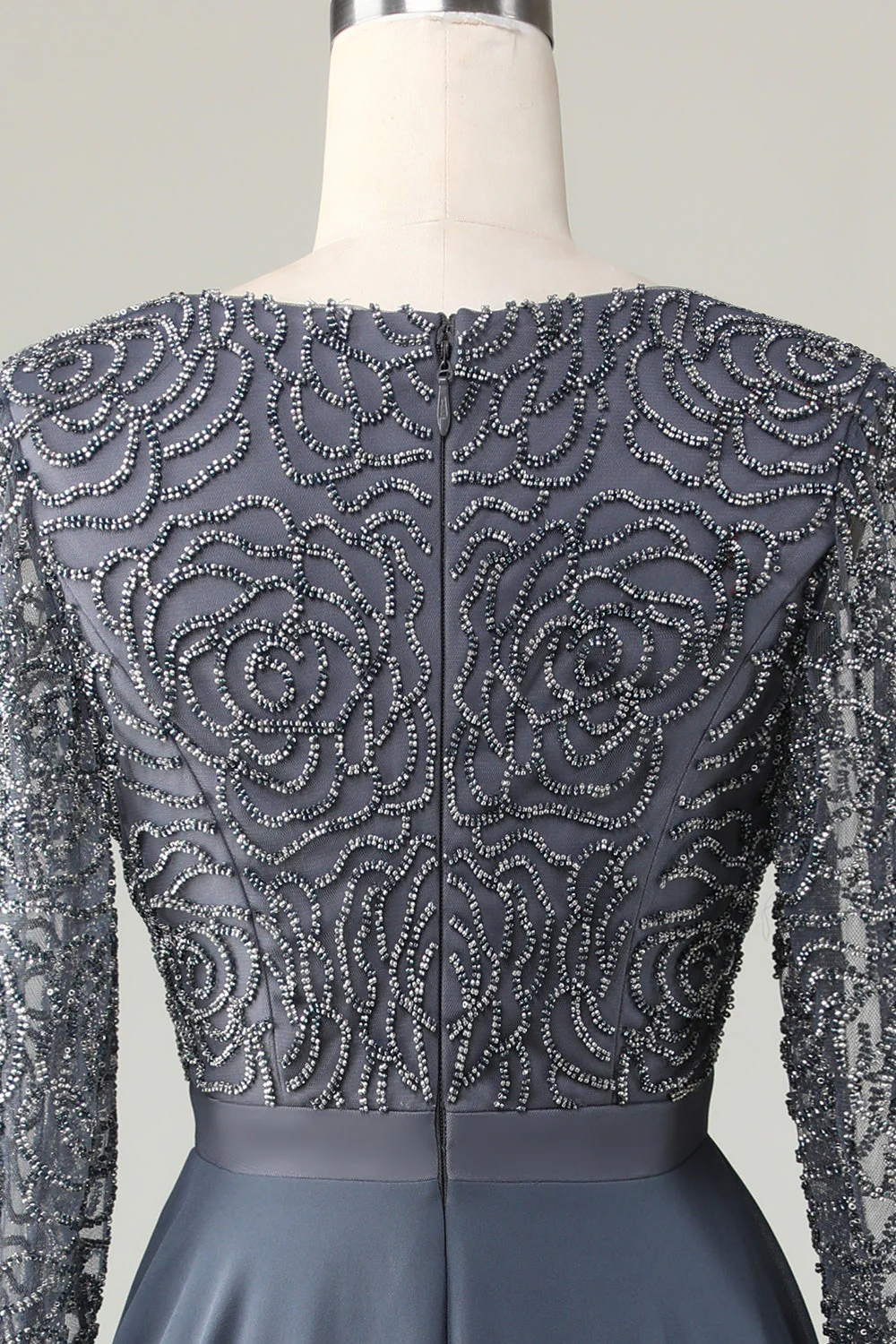 Une ligne Eucalyptus col V perlé manches longues robe demoiselle d’honneur - Image 11
