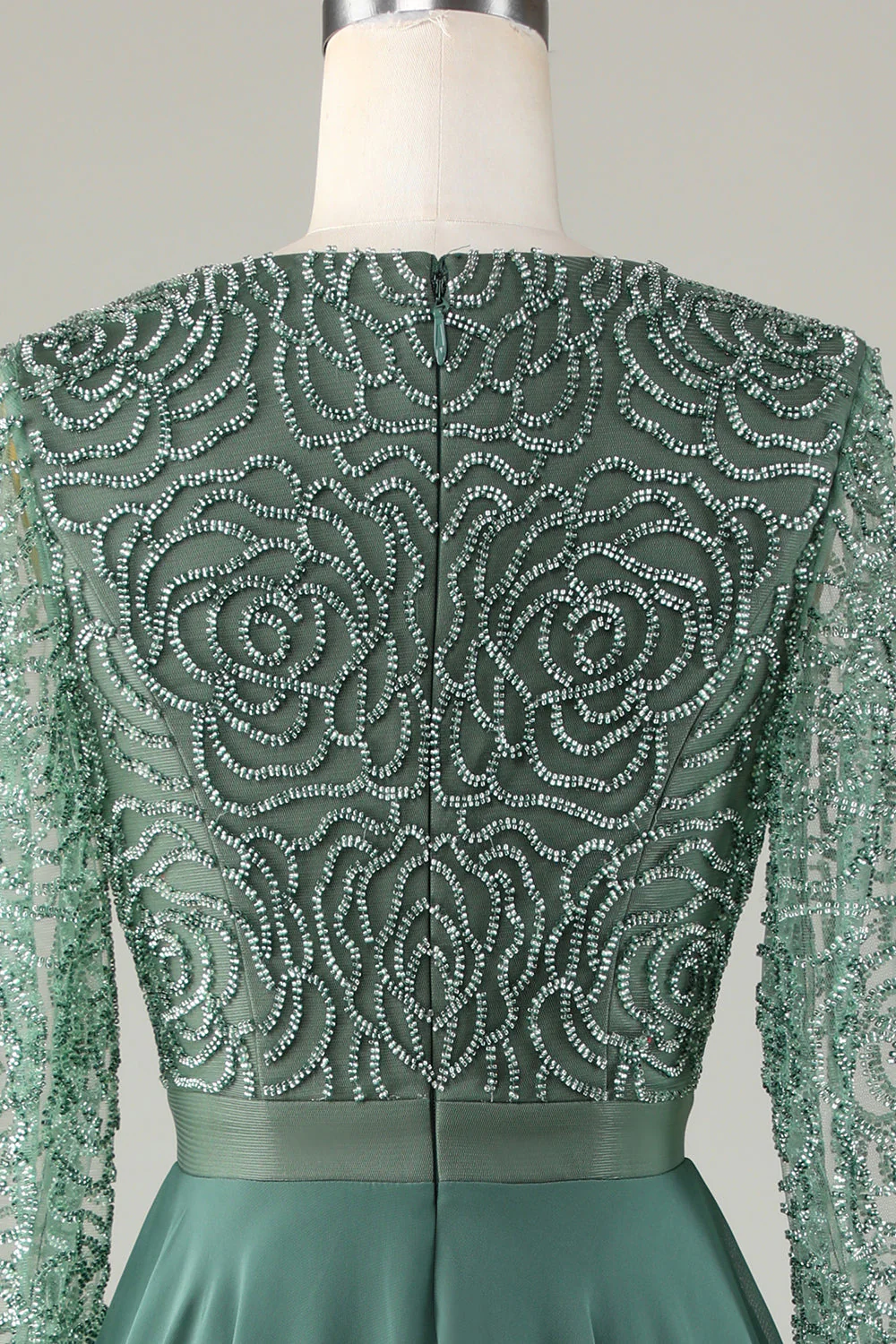 Une ligne Eucalyptus col V perlé manches longues robe demoiselle d’honneur - Image 5