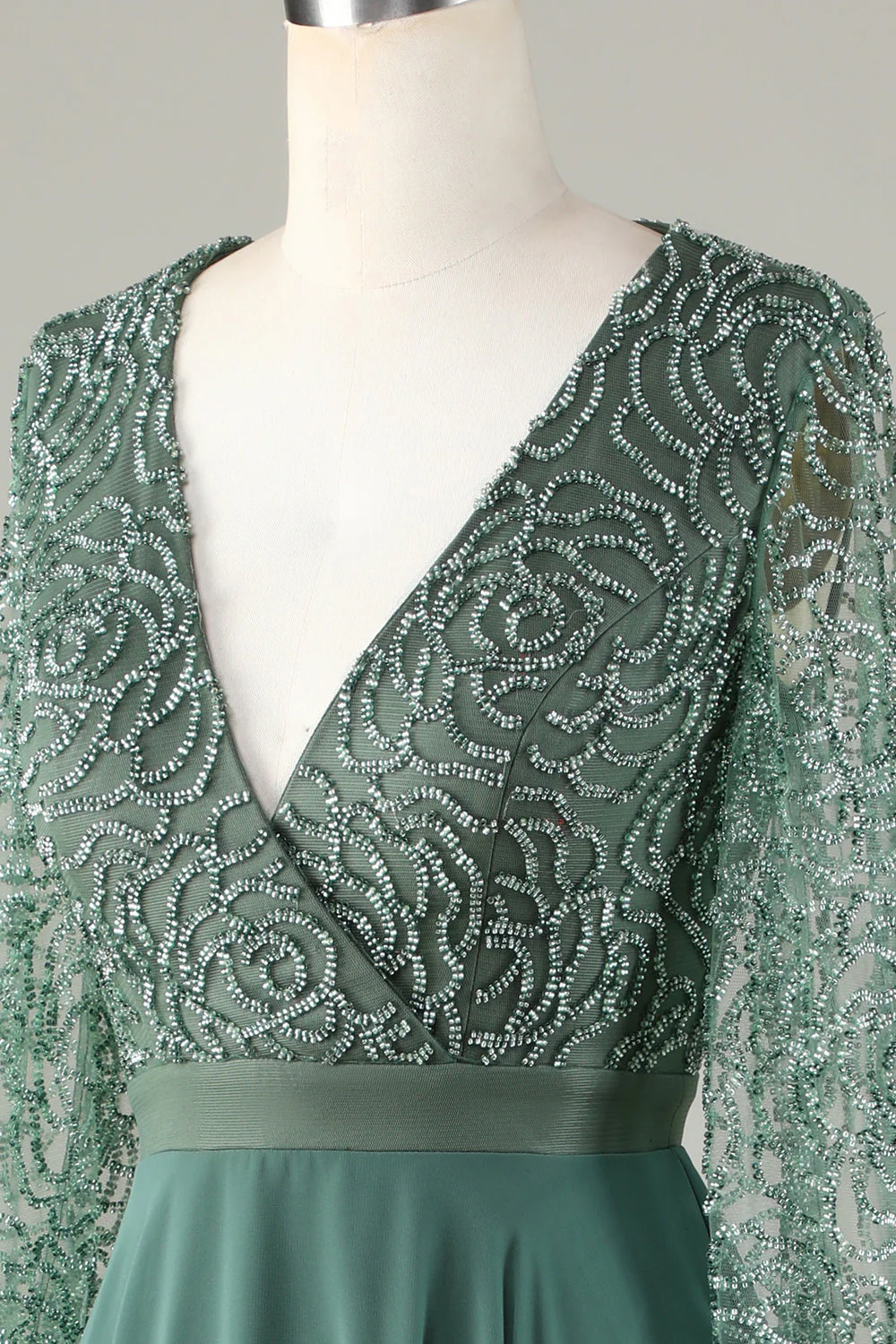 Une ligne Eucalyptus col V perlé manches longues robe demoiselle d’honneur - Image 6