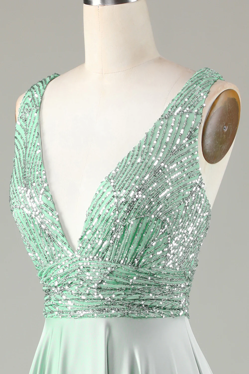 Robe de demoiselle d’honneur Matcha à col en V scintillante avec paillettes - Image 8