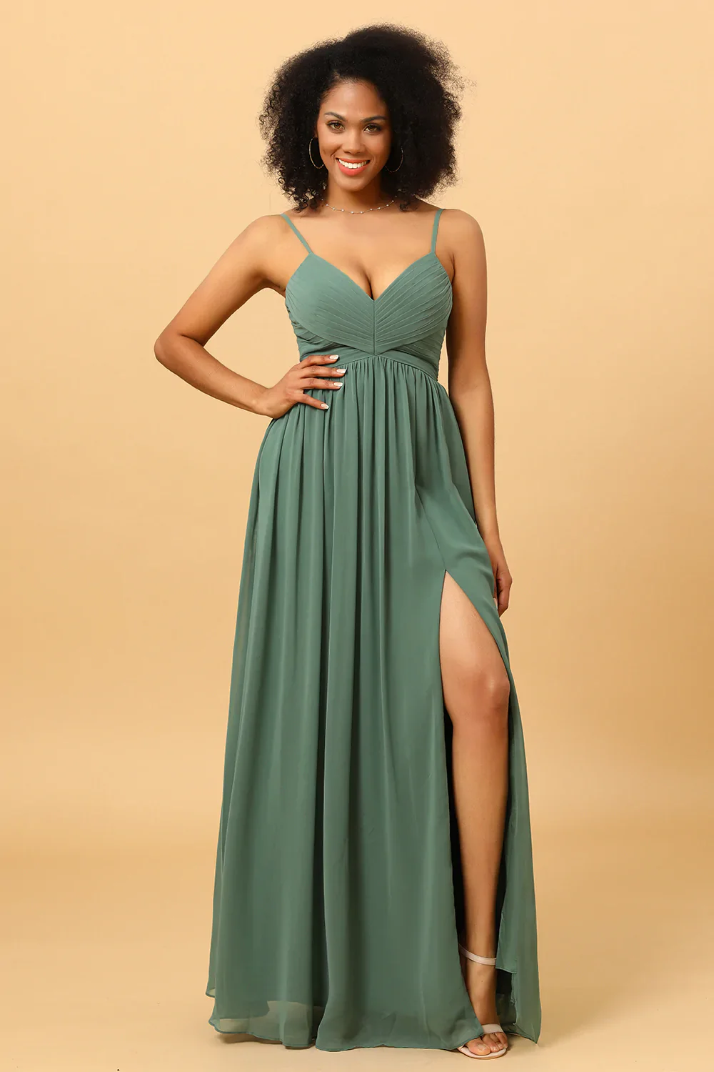 Une ligne Spaghetti Straps Eucalyptus Robe longue demoiselle d’honneur avec front fendu - Image 3