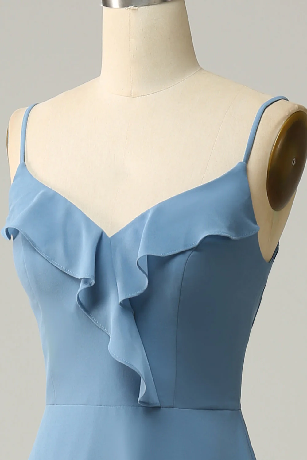 Une ligne Spaghetti Straps Gris Bleu Robe de demoiselle d’honneur longue avec volants - Image 5