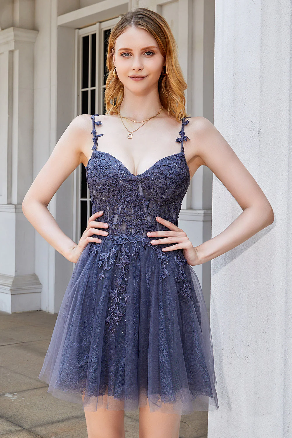 Une ligne Bretelles Spaghetti Gris Robe courte Cocktail avec appliques