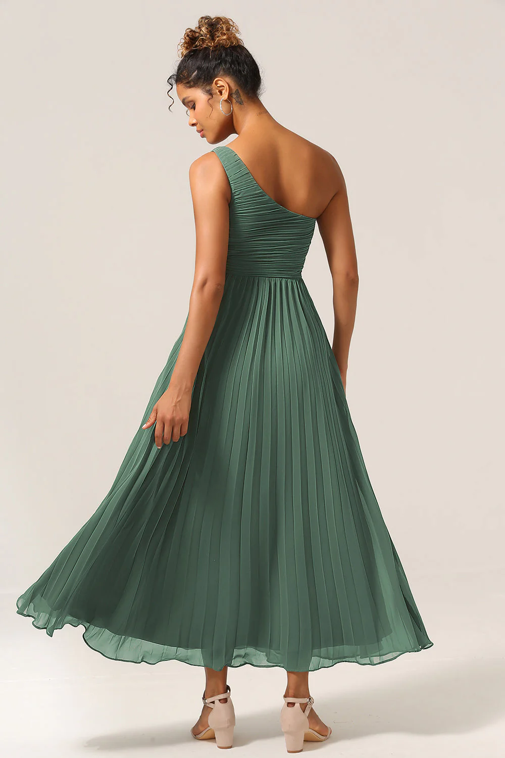 Une ligne une épaule Eucalyptus Robe de demoiselle d’honneur longue avec Ruched - Image 2