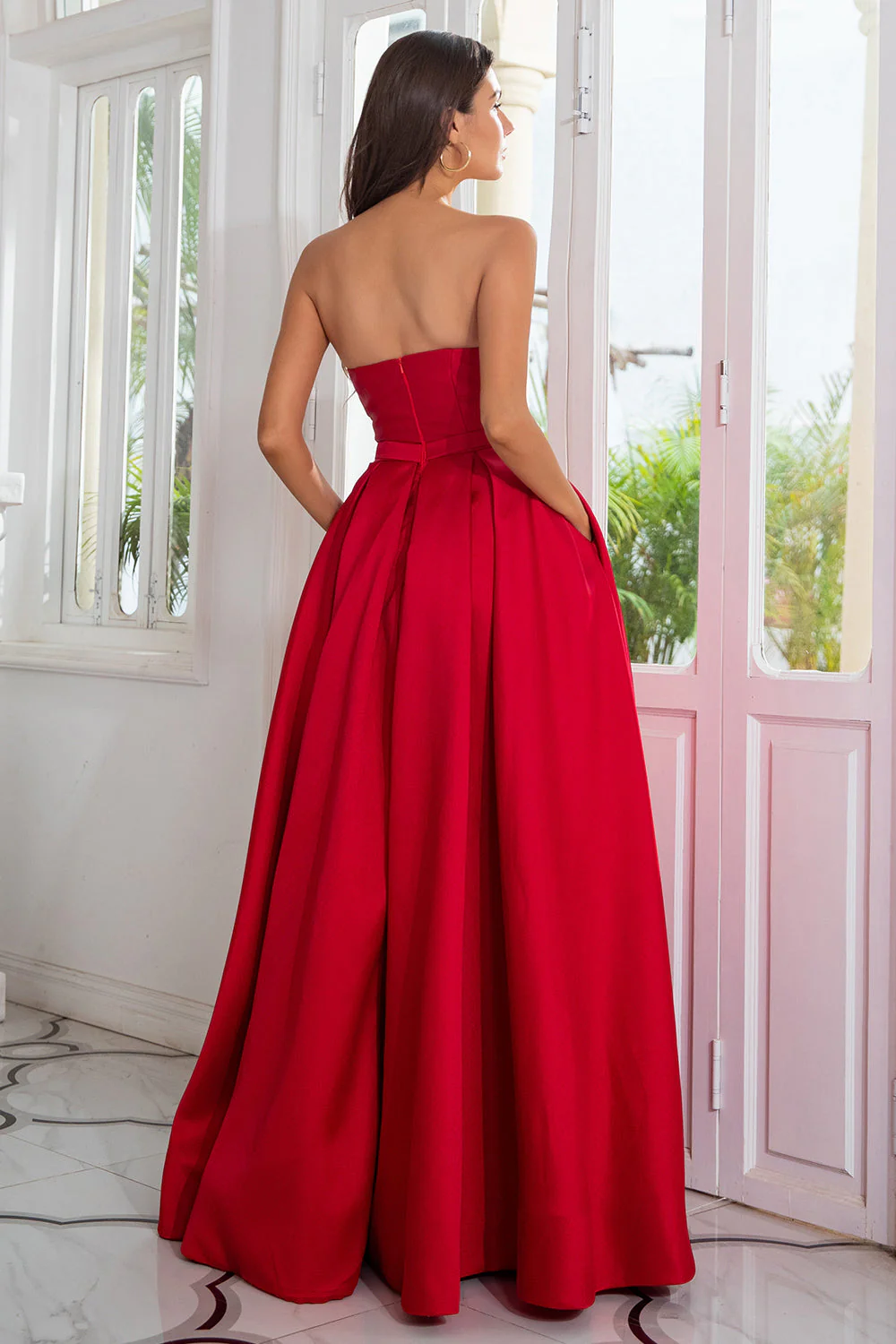 Une robe de bal longue rouge bustier line avec front fendu - Image 2