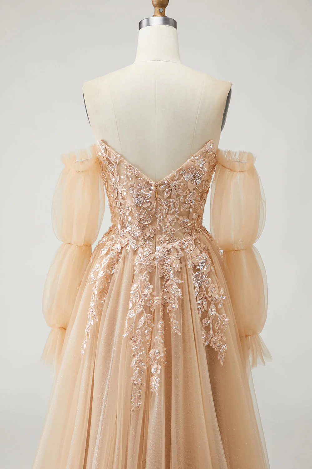 Une robe de bal longue violette appliquée à manches sans bretelles décapotable décapotable - Image 20