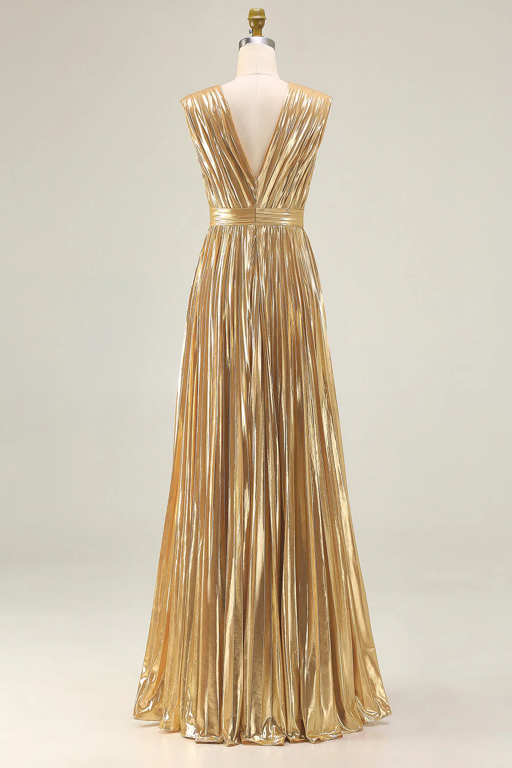 Une robe formelle longue plissée métallique à col en V dorée A Line - Image 2