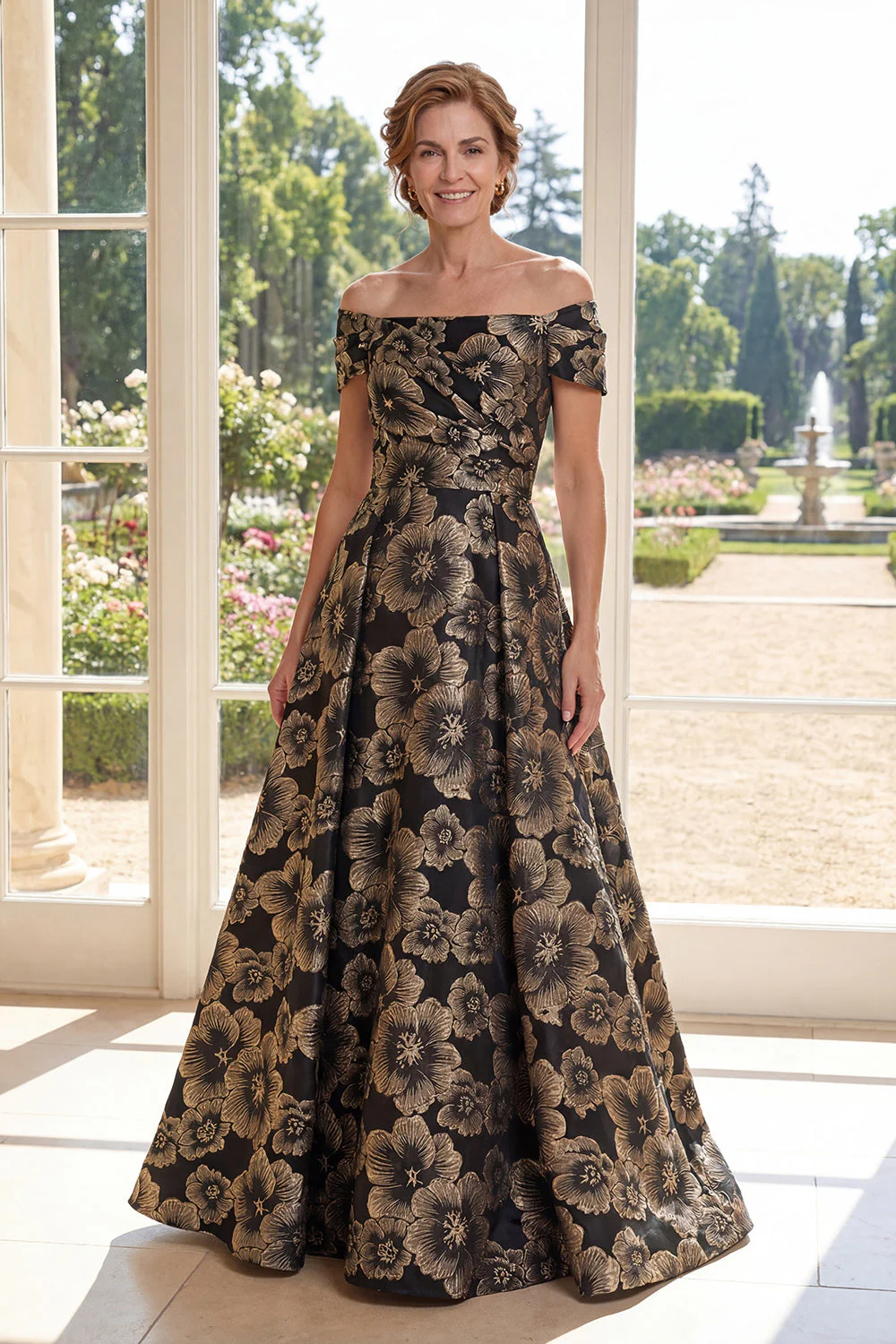 Une robe longue fleur jacquard à l’épaule décollée