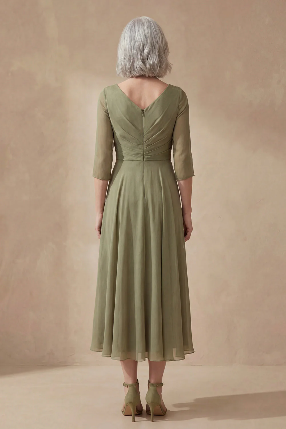 Une robe midi midi à col en V à col en V poussiéreux en ligne sauge poussiéreuse - Image 2
