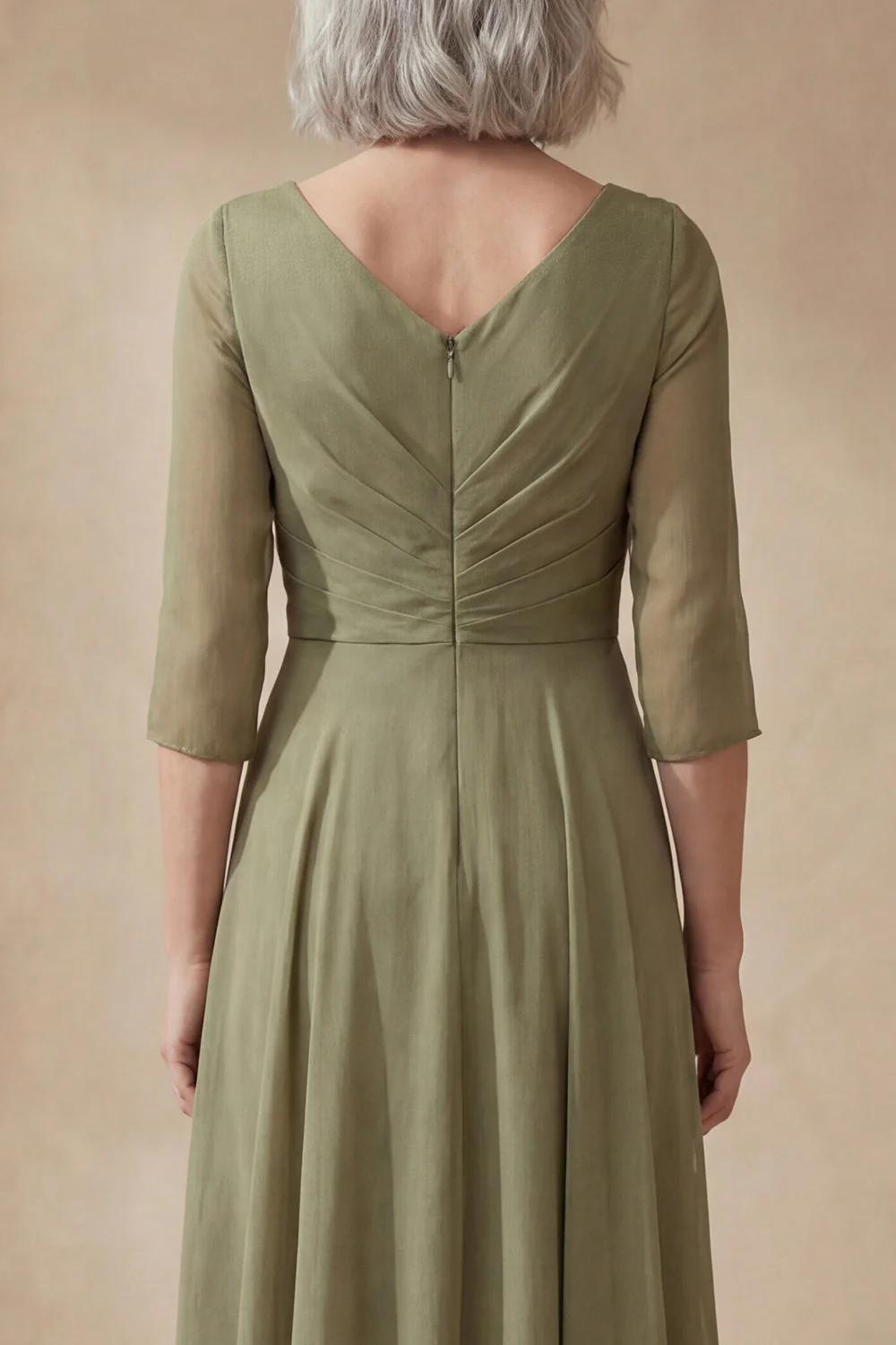 Une robe midi midi à col en V à col en V poussiéreux en ligne sauge poussiéreuse - Image 4