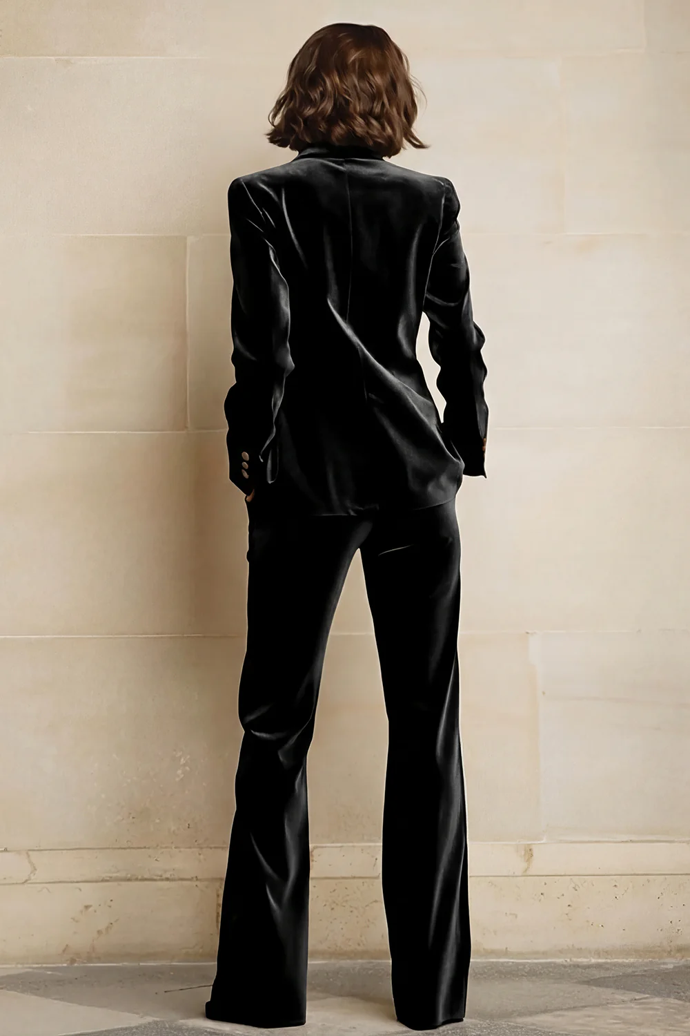 Costume femme 2 pièces en velours prune à revers en pointe et boutonnage simple - Image 13