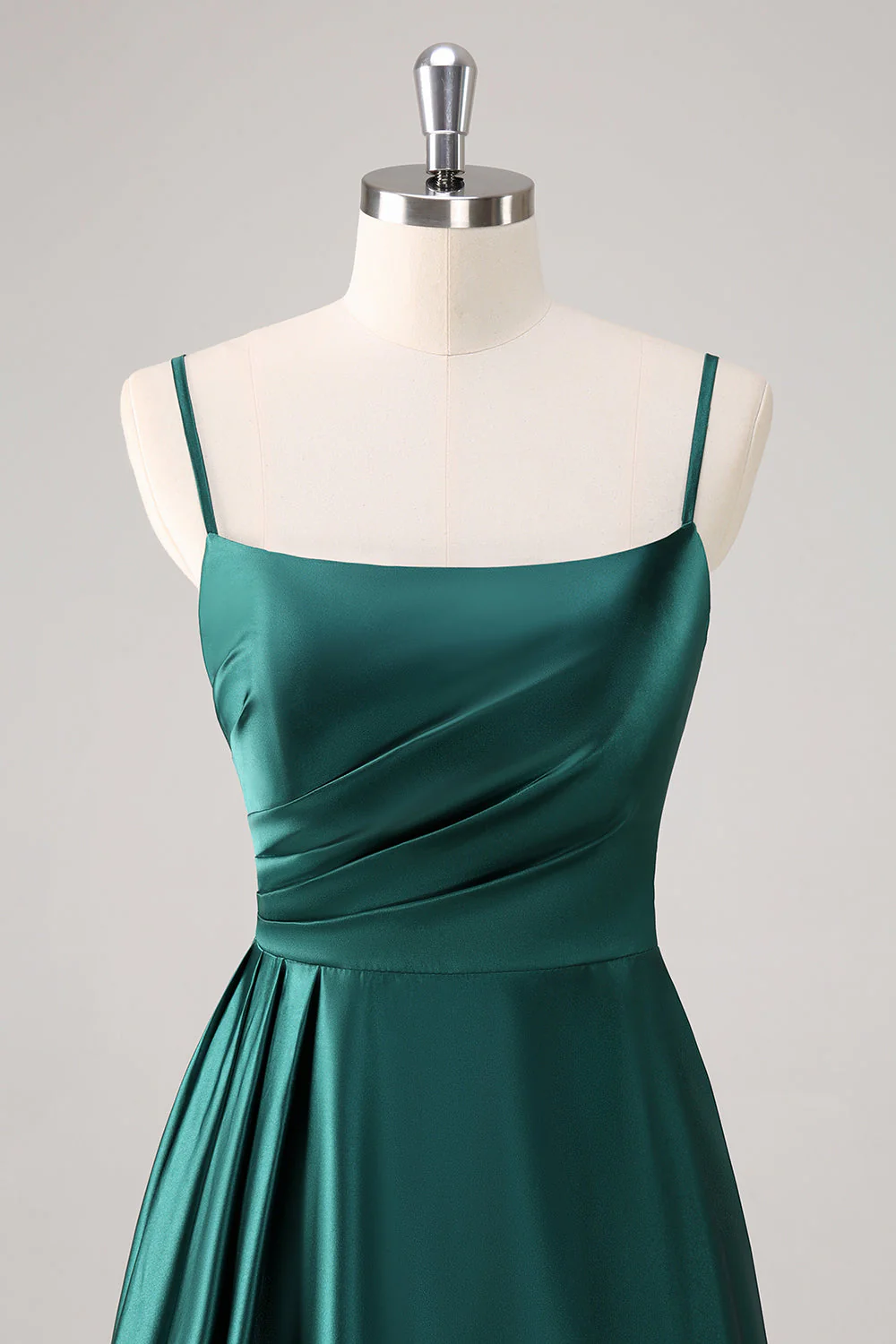Vert foncé A-ligne spaghetti bretelles satin froncé longue robe de demoiselle d’honneur - Image 4