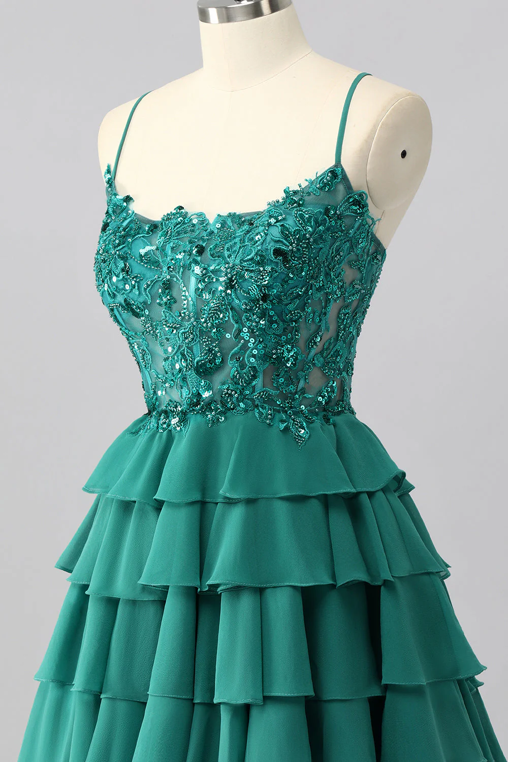 Vert foncé A Line Strins Tiered Homecoming Dress avec appliques - Image 6