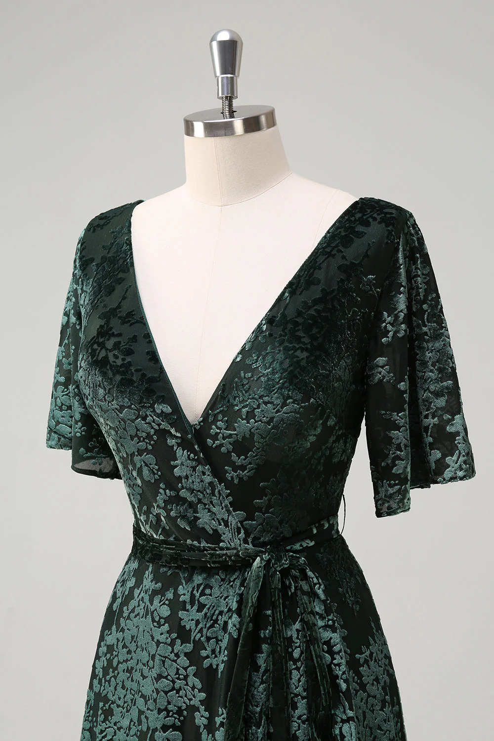 Vert foncé Une ligne V-Neck Burnout Velvet Floral Longue Robe de demoiselle d’honneur - Image 6