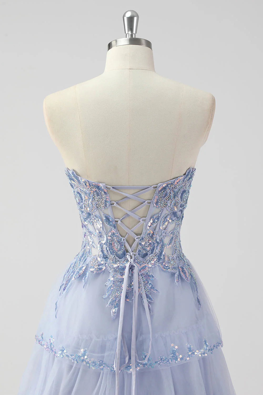Robe de soirée vert sauge sans bretelles à paillettes avec corset et fente à plusieurs niveaux - Image 16