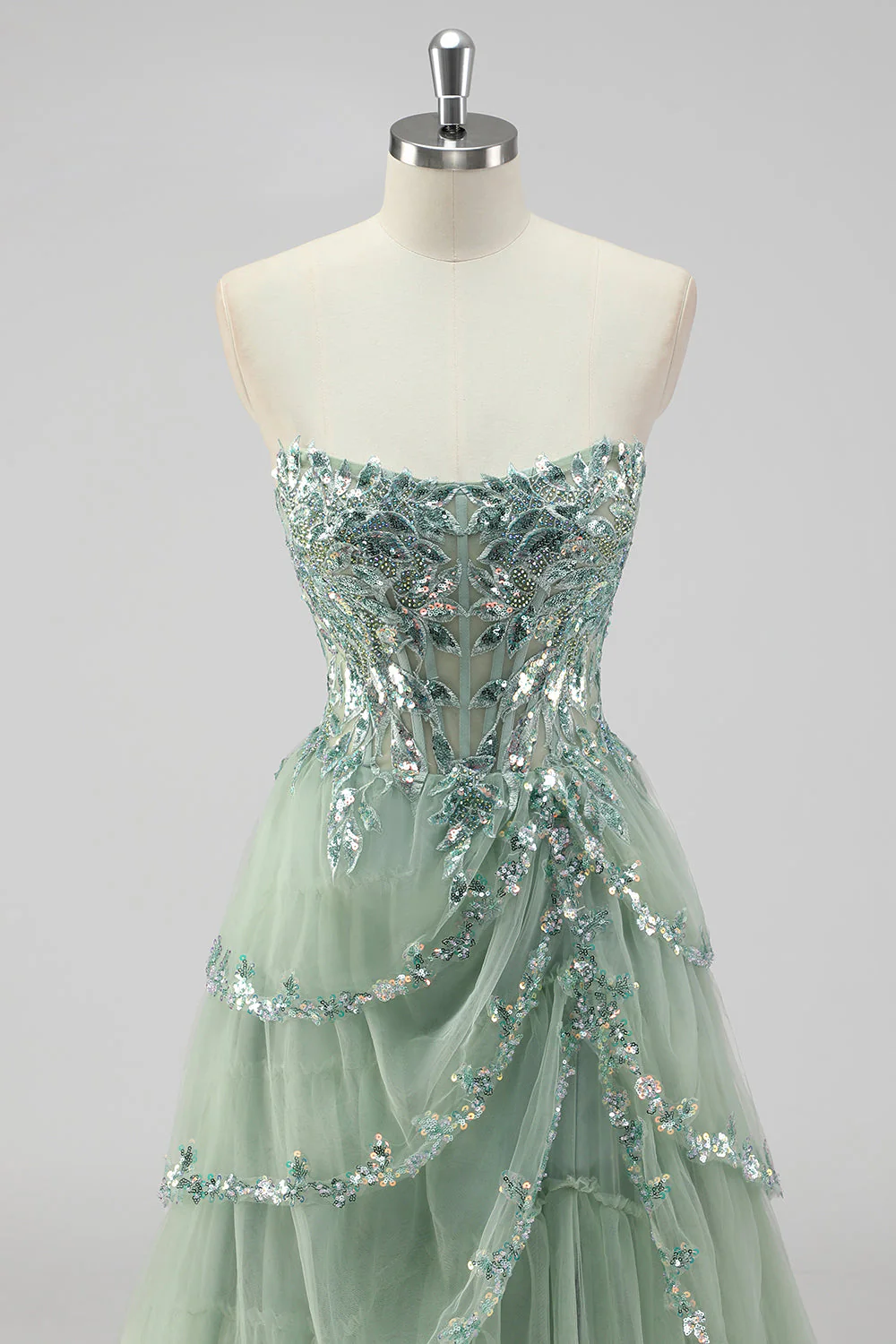 Robe de soirée vert sauge sans bretelles à paillettes avec corset et fente à plusieurs niveaux - Image 6
