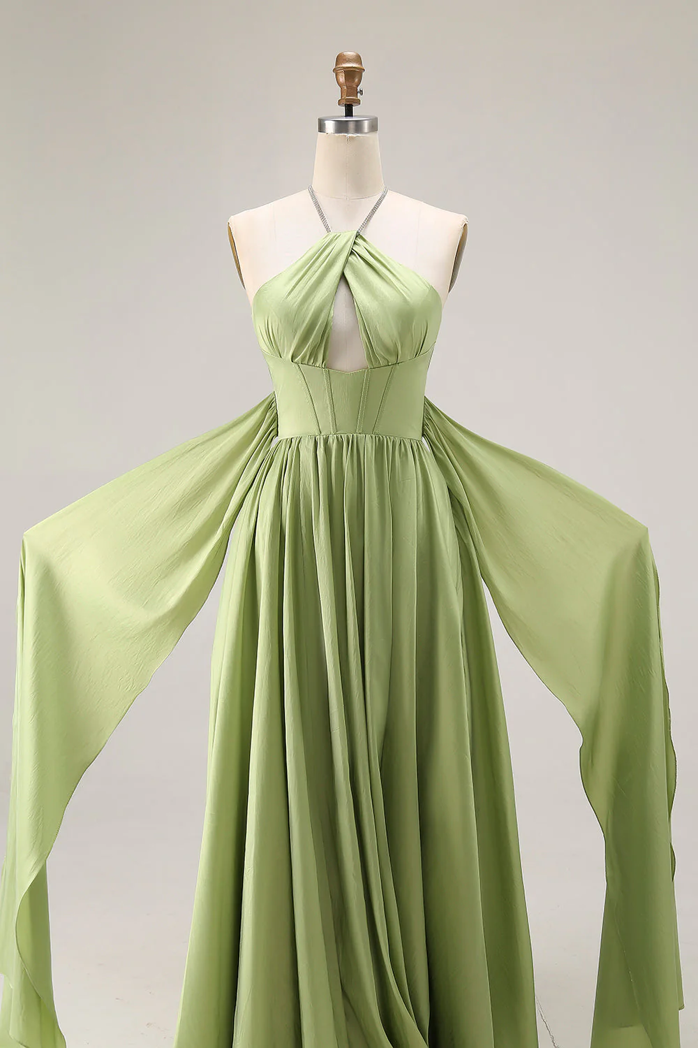 Robe de soirée longue vert sauge en satin à corset et manches cape avec décolleté goutte d’eau - Image 6