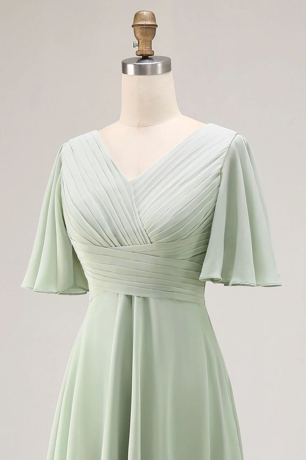 Robe de demoiselle d'honneur vert sauge ligne A plissée asymétrique manches courtes - Image 6