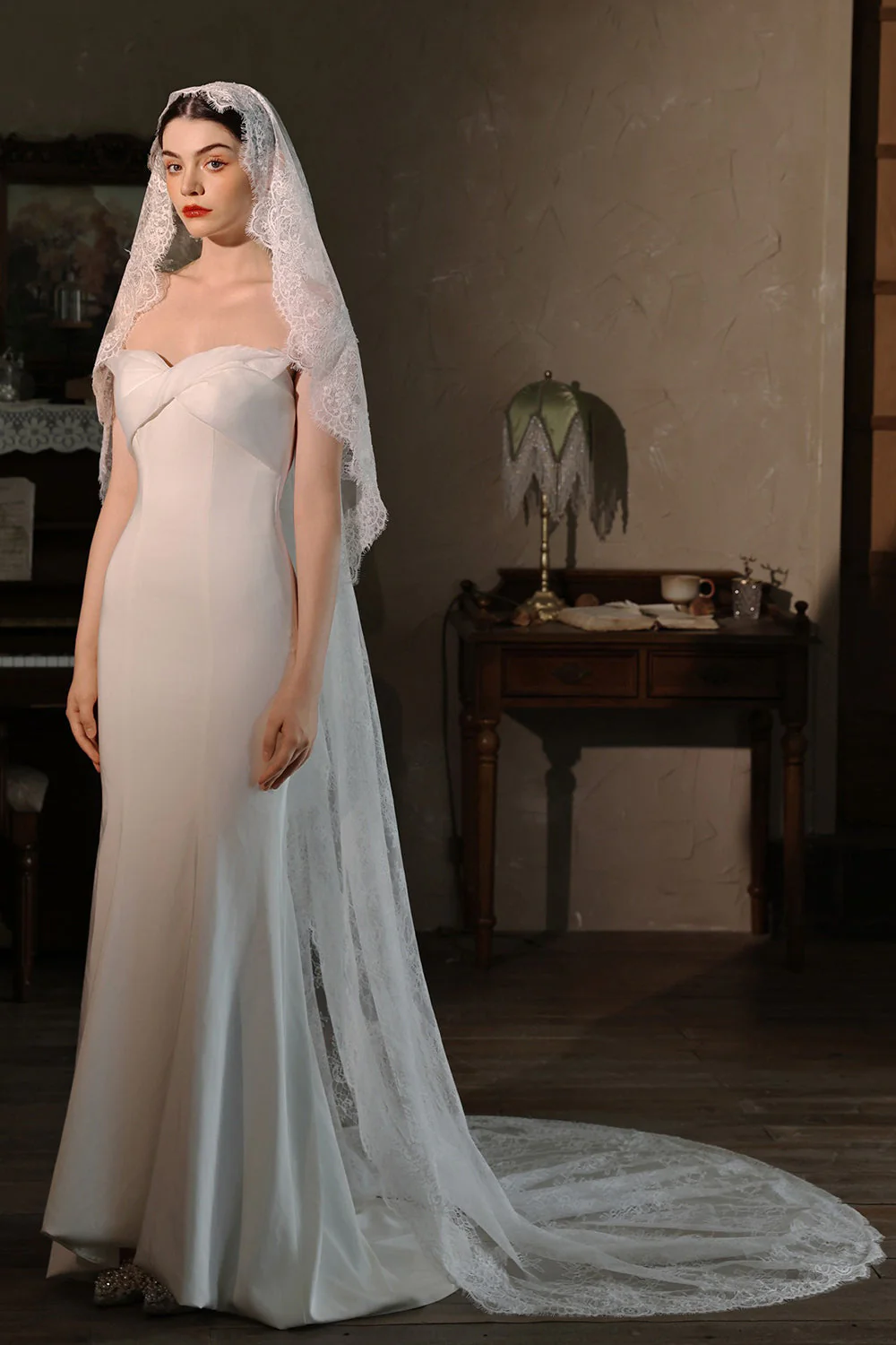 Voile de mariée en dentelle longue ivoire à un étage - Image 2