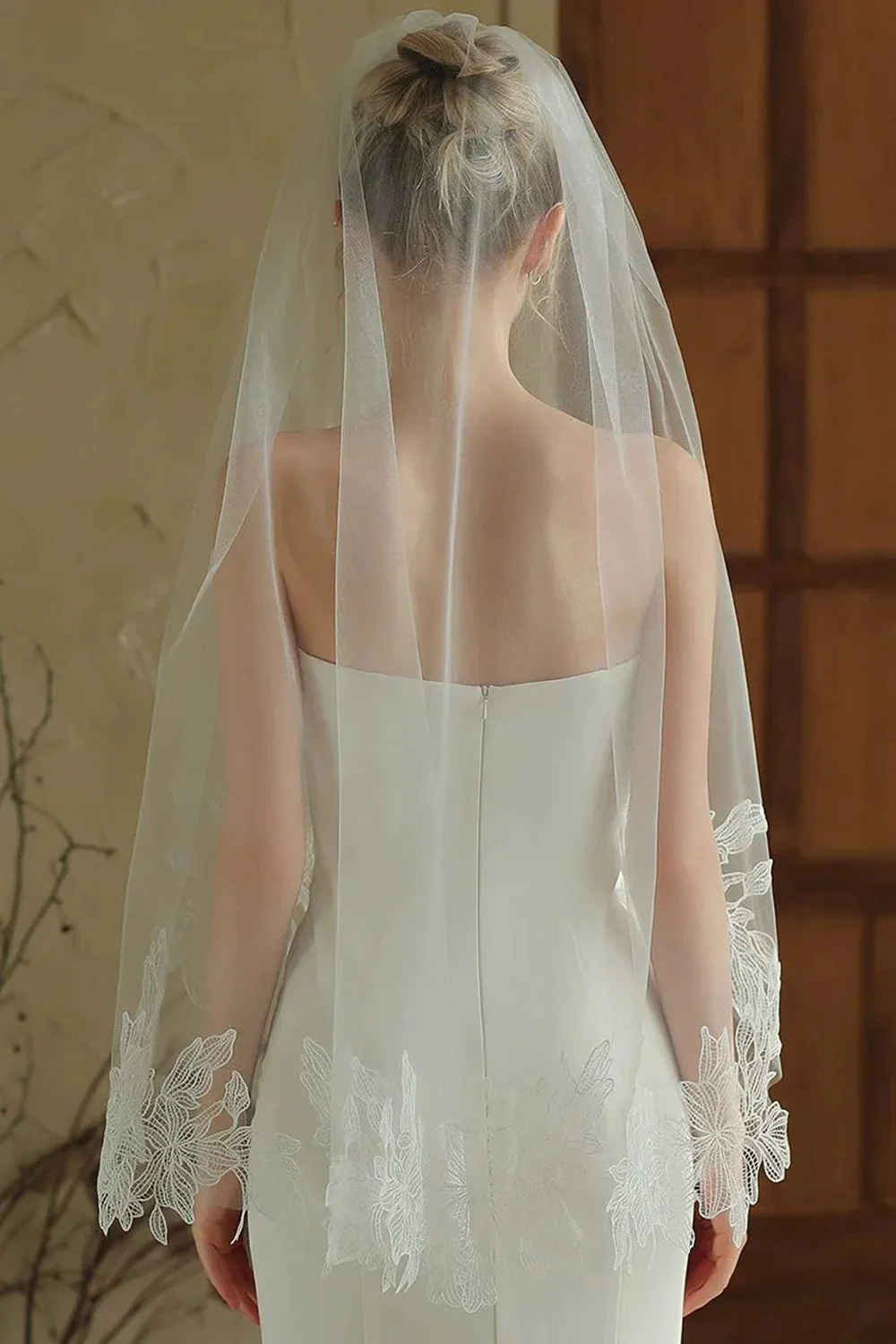 Voile de mariée midi fleuri ivoire avec appliqués - Image 2