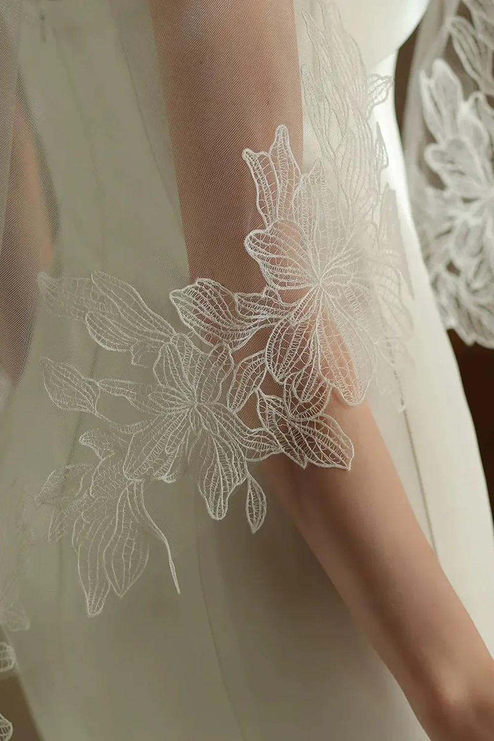 Voile de mariée midi fleuri ivoire avec appliqués - Image 5
